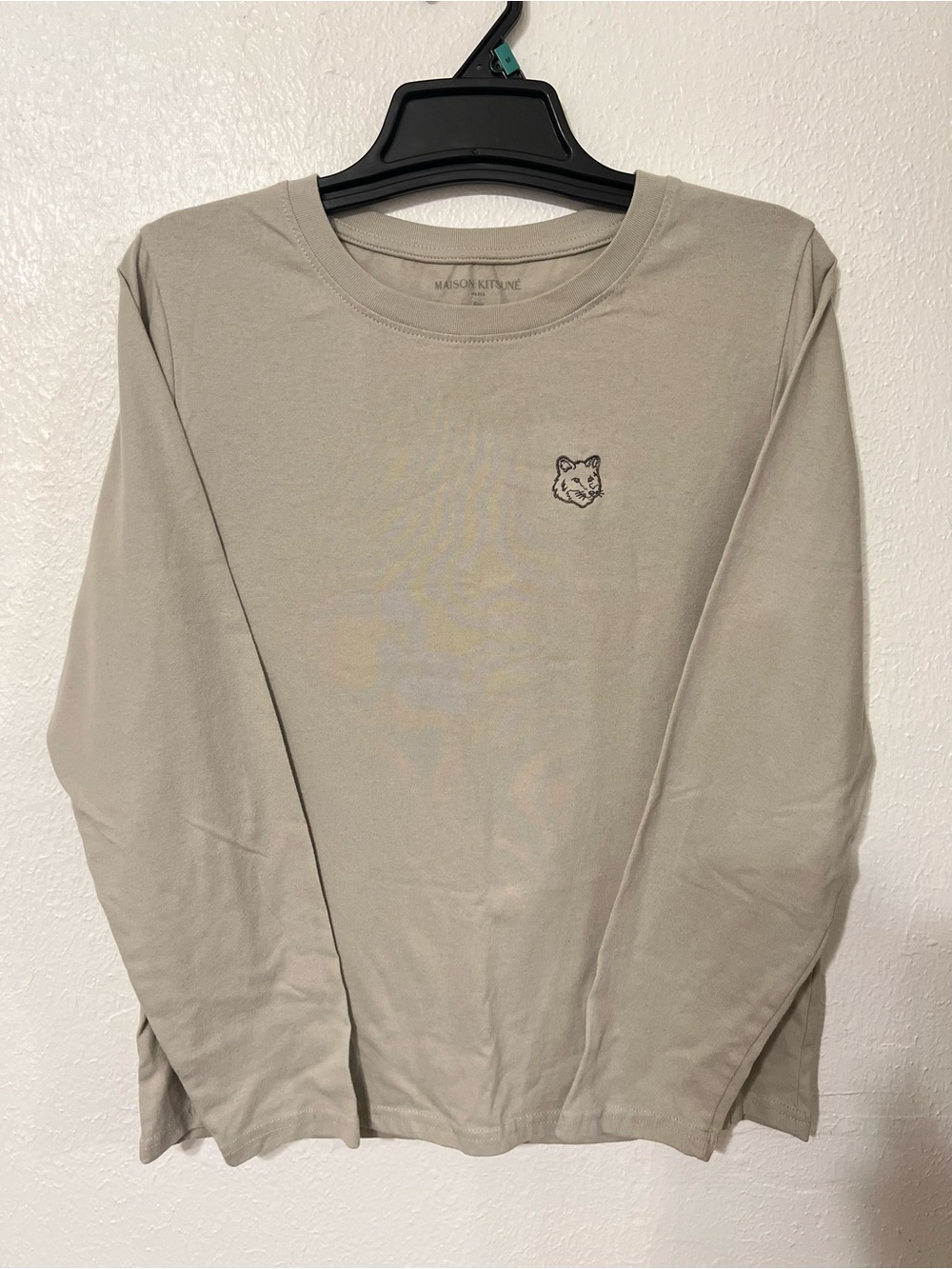 MAISON KITSUNE Men's Long Sleeve Featuring an Embroidered Fox Graphic Emblem